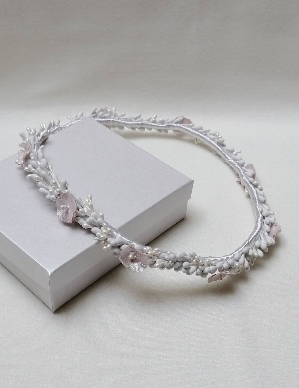 Corona de azahares en porcelana fría para novias