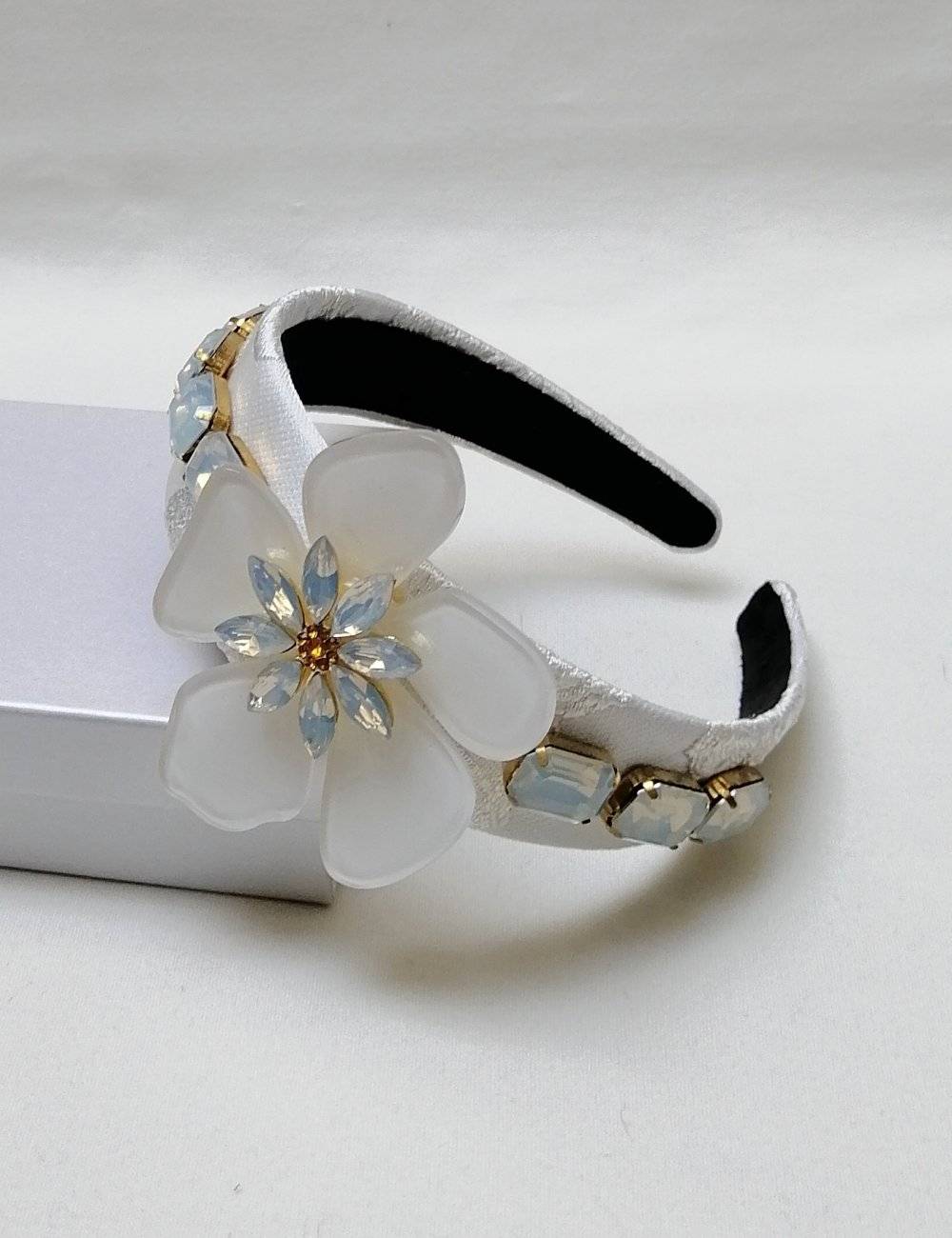 Diadema fiesta marfil