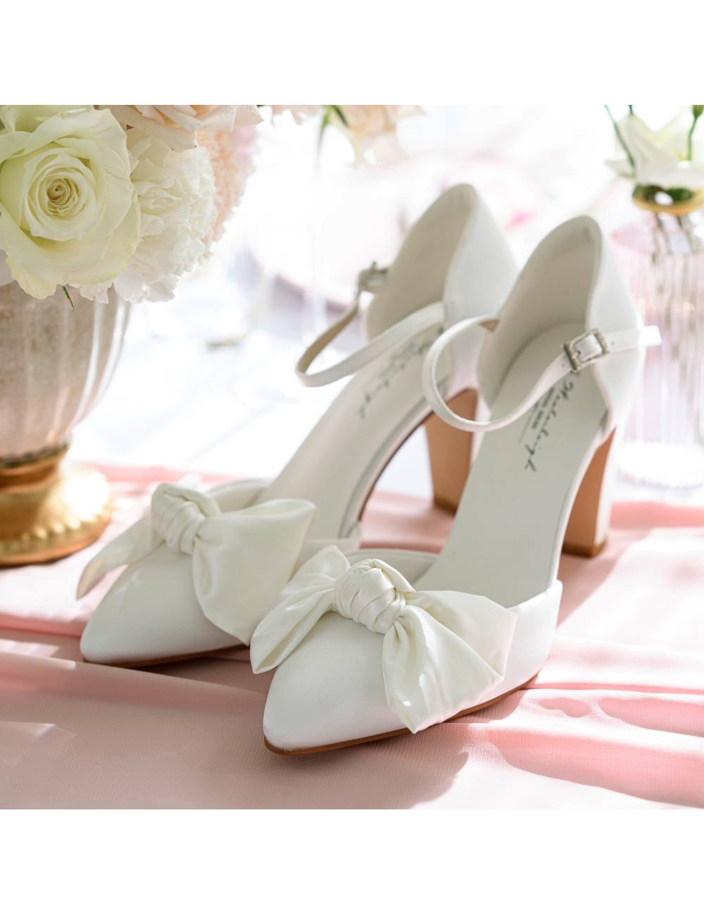Zapatos Novia Lazo.