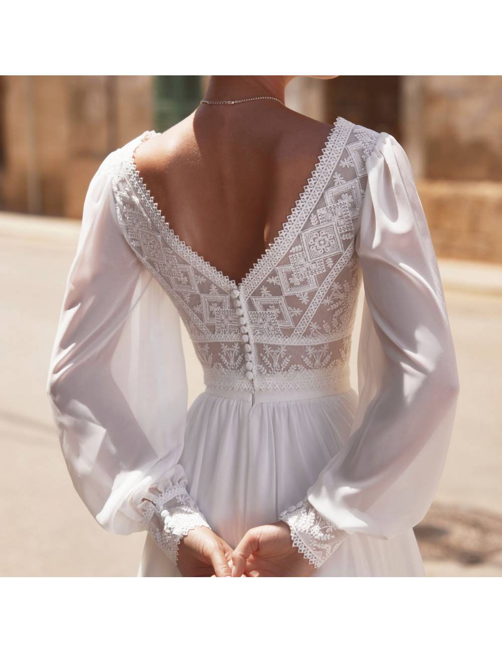 Blusa de novia con manga larga de gasa