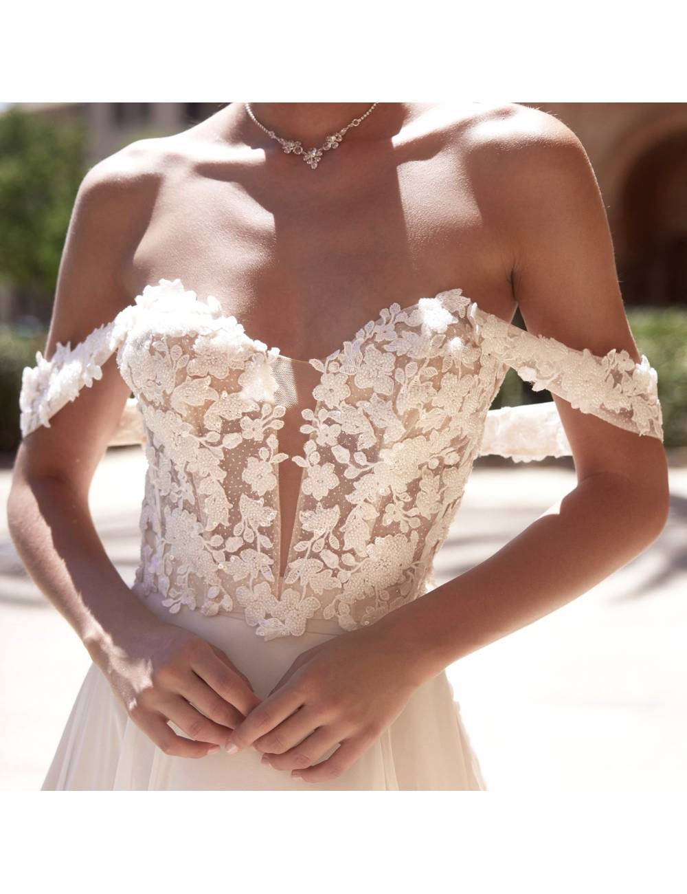 Top corset de novia con hombros descubiertos