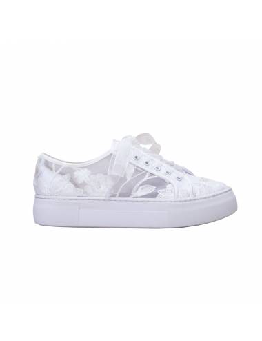 Deportivas blancas de encaje para novias