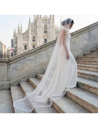 mantella da sposa personalizzata con bordo decorativo